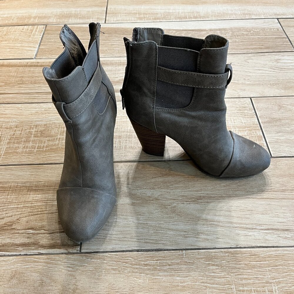 Womens Breckelle's Brown Heeled Booties - 8